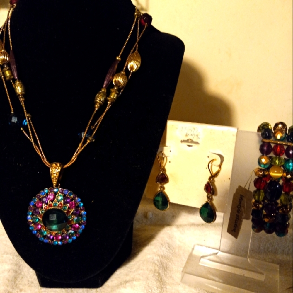 Used,not new, never worn, 3pc bronze 3chain necklace,stretch bracelet &earrings